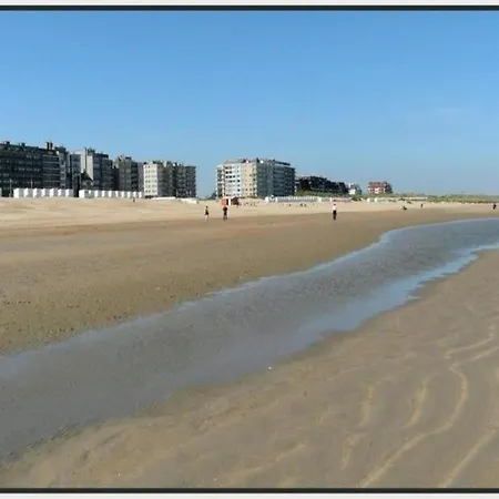 Balcony Views & Comfort Apartment