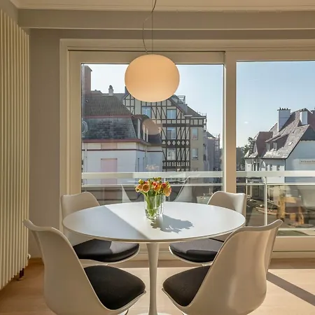 Balcony Views & Comfort Daire De Haan