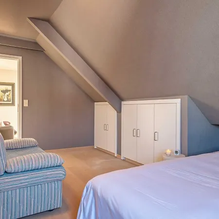 Daire Balcony Views & Comfort De Haan