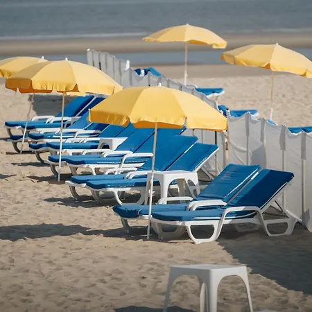 Balcony Views & Comfort Apartment De Haan