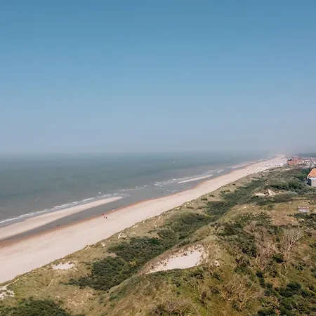 Balcony Views & Comfort Apartment